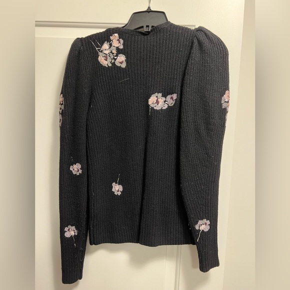 Lewit puff sleeve flower pattern beaded sweater. - Picture 2 of 3